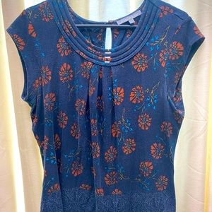Navy, floral top. Petite Medium